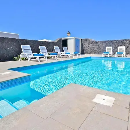 Playa Blanca Sleeps 6 Pool Air Con Wifi Villa *